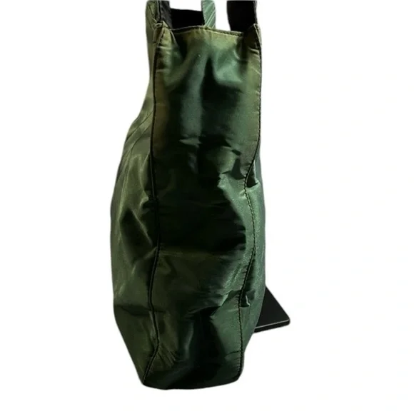 PRADA LUX Emerald/Olive GREEN Tessuto NYLON Lucite Clasp Shoulder
RARE - Picture 5 of 13